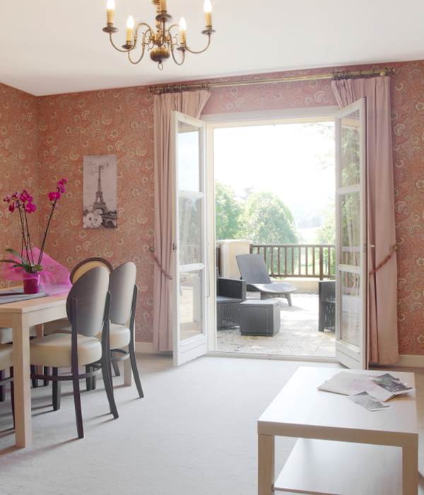 Gîte Junior Suite avec terrasse séjour salon gîte 29 30