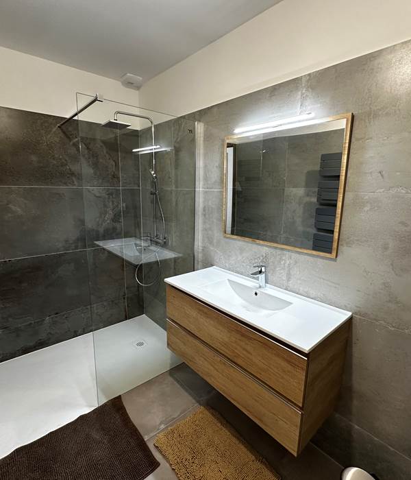 Logement 3 Evasion LE MAINE LOREVA CONSTANT vue salle de bain