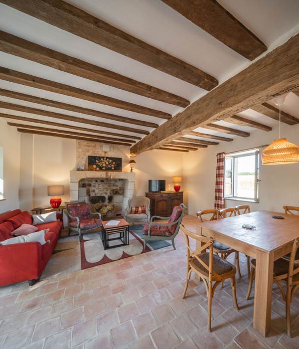 salon et table de salle à manger - gîte du Cerf