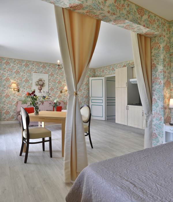 Gîte Tradition 33 au 1er étage avec balcon de 2 à 4 personnes vue parc depuis balcon
