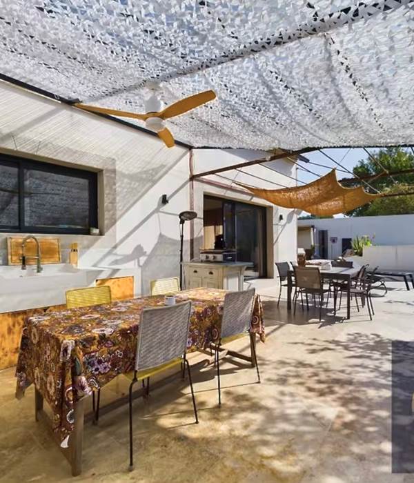 Salon de jardin et table