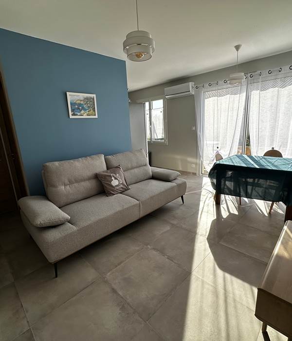 Logement 4 Escapade LE MAINE LOREVA CONSTANT vue salon coin repas