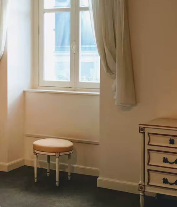 Orphée: chambre lit king size, vue sur le jardin et la rivière