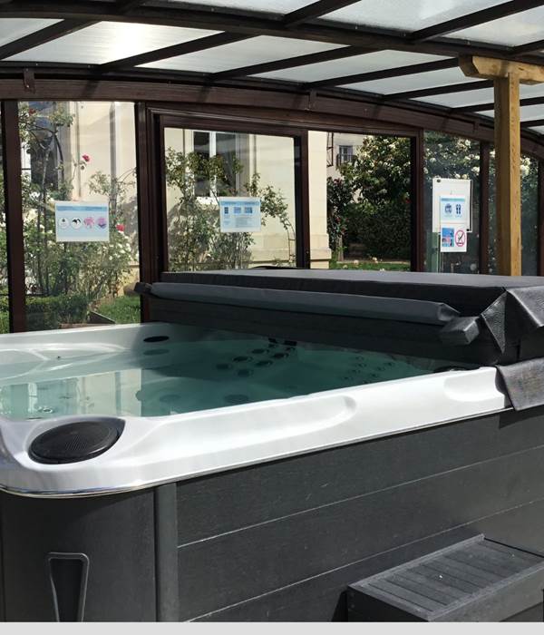 jacuzzi villa