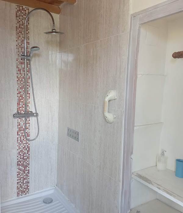 Douche dans la chambre Amado