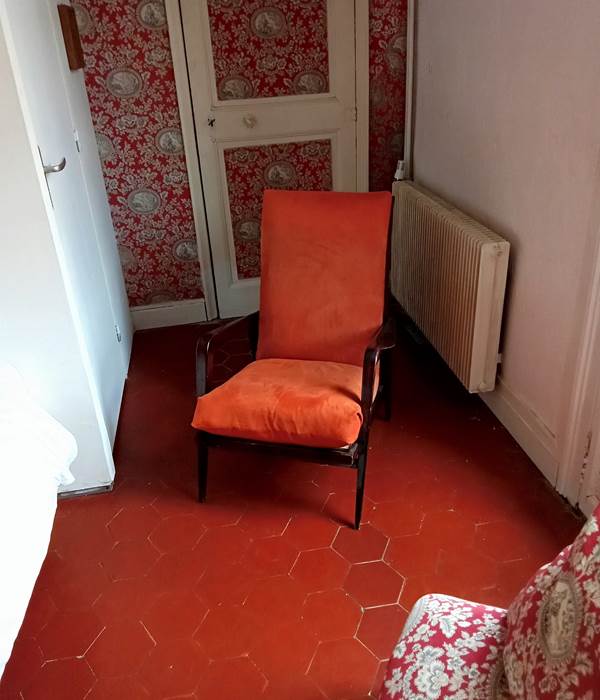 Le Mas Palegry chambres d'hôtes Perpignan chambre 3 côté salon fauteuil orange