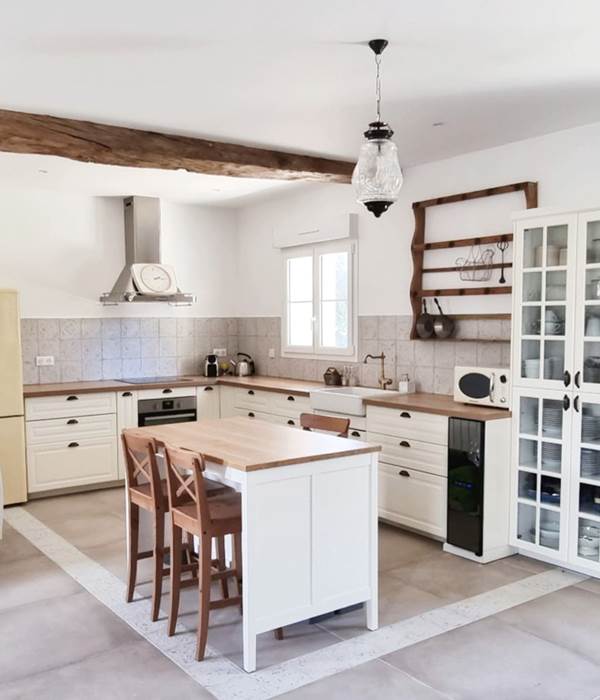 Cuisine et ilot - Grange A Porteau du Domaine des Cyclamens