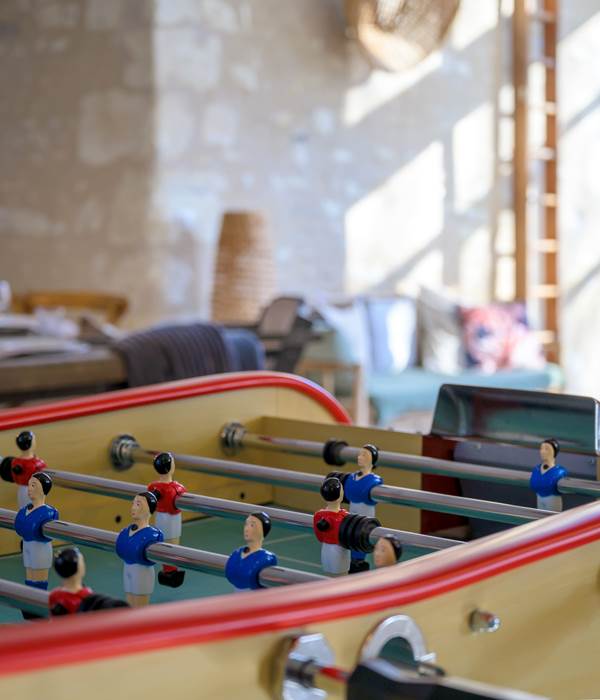 Un babyfoot, la piscine, un poker ou la console retrogames ?