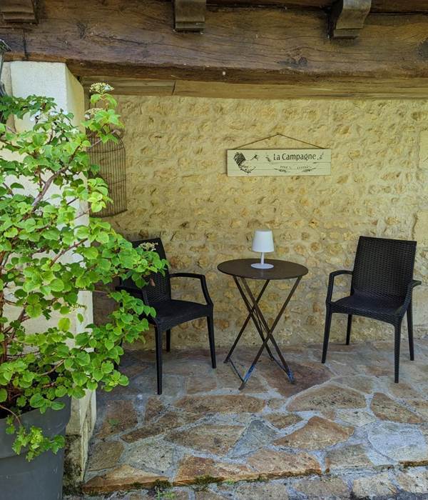 Moulin-Rouhaud-Suite-Junior-Amarante-salon-de-jardin