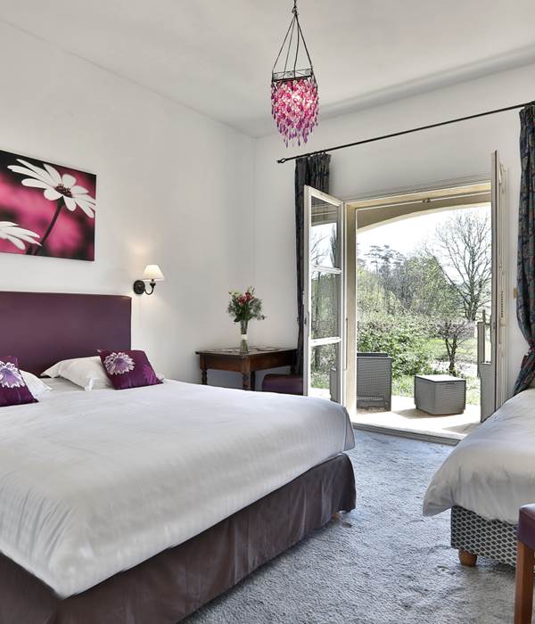 Chambre Gentilhommière 22 en rez de jardin 2 à 3 personnes côté piscine