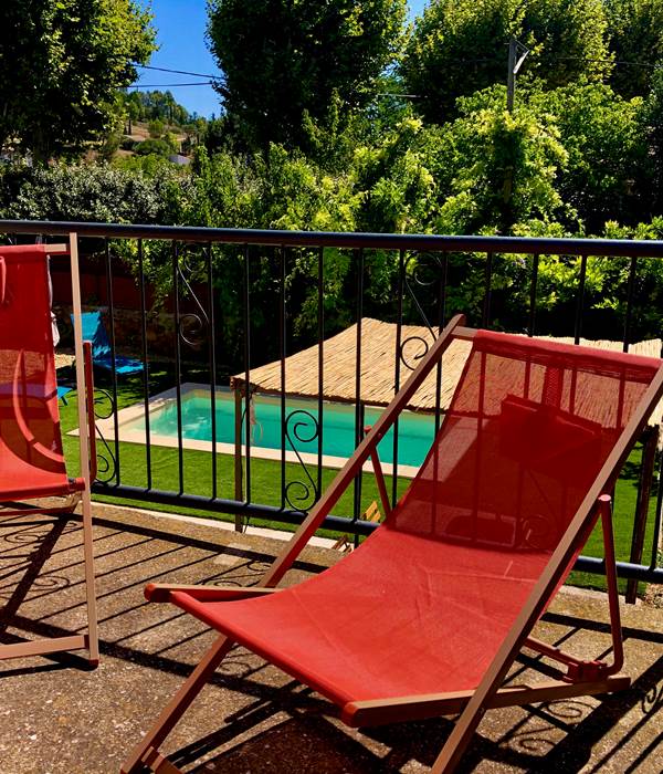 Terrasse à l’étage avec vue sur le château