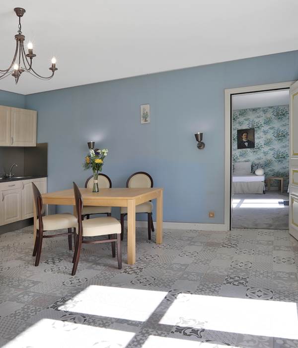 Gîte Junior Suite Gentilhommière 24 - 25 cuisine séjour et canapé-lit 2 couchages - balcon vue parc