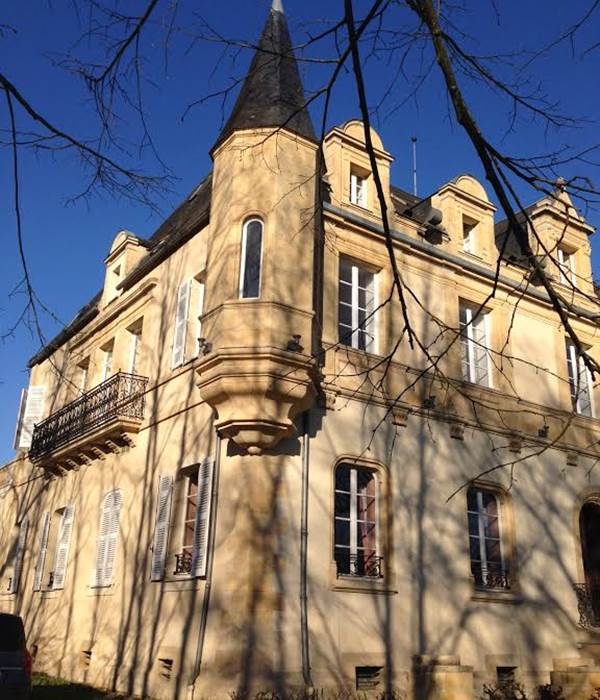 Façade sud ouest avec balcon chambre Jonquille