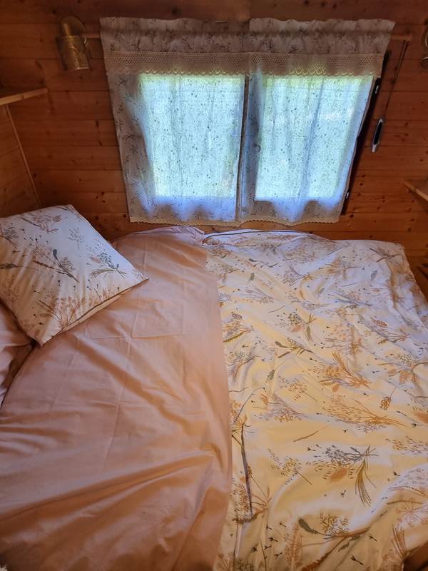 La chambre et son lit double : 140 x190cm.-gallery-offer
