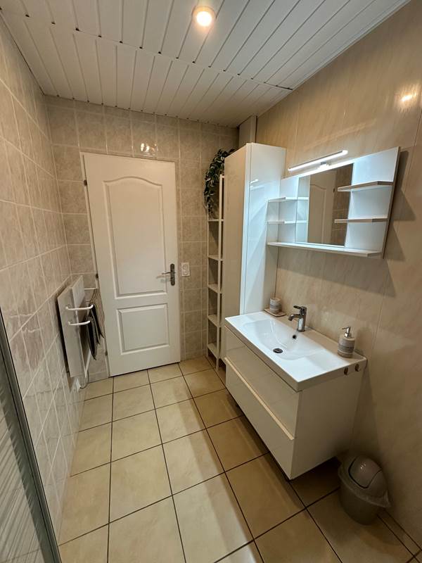 Salle de douche Avec radiateur sèche serviette-gallery-offer