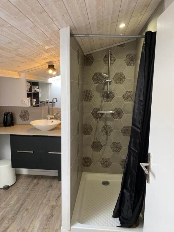 SALLE D'EAU PARTAGEE CHAMBRE ROSE-img-gallery-solo