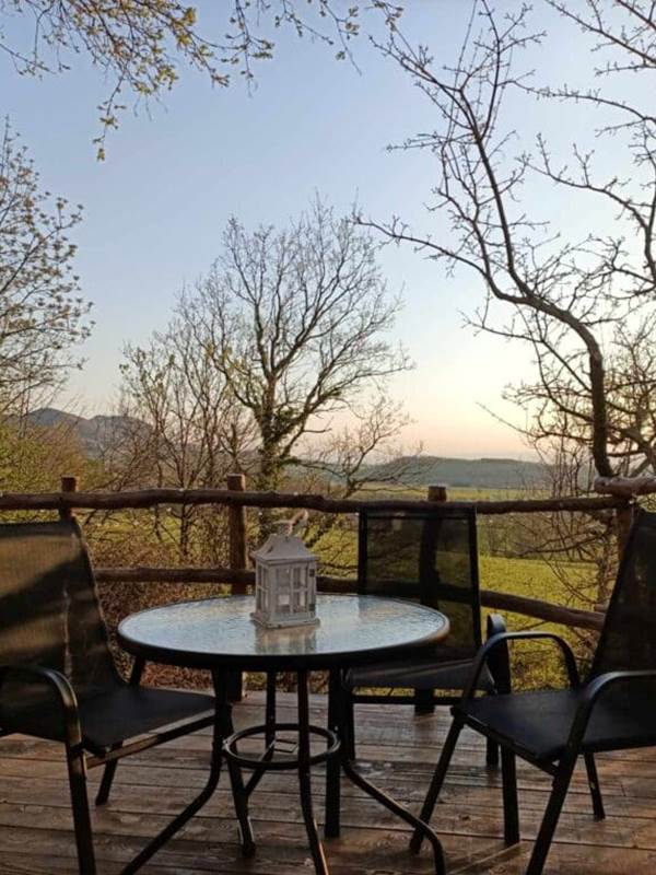 Terrasse orientée vers la plaine et la vallée du Rhône.-gallery-offer