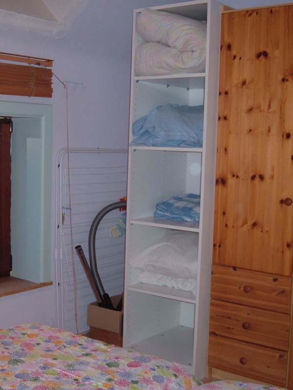 chambre 2x1 personne; garde robe penderie et étagère-gallery-offer
