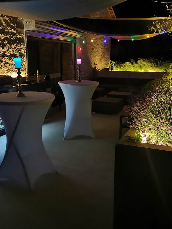 Terrasse aménagée avec frigo bar, plancha, slon de jardin-img-gallery-solo