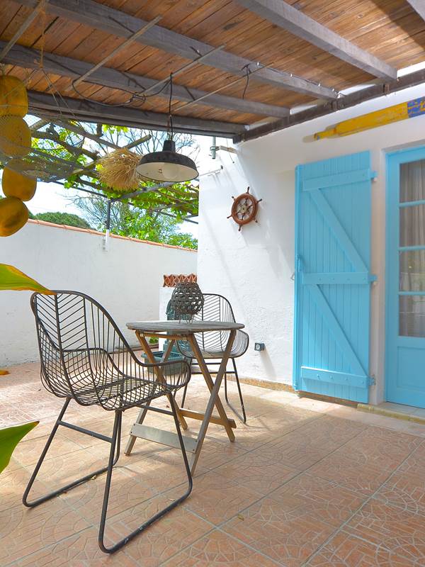 villa-les-salines-cabane-pêcheur-location-appartement-maison-vacances-grau-du-roi-jardin-proche-plage-grande-capacité-couchages-gallery-offer
