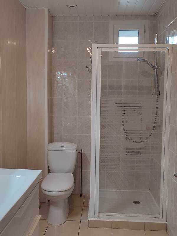 Salle de douche avec meuble vasque-gallery-offer