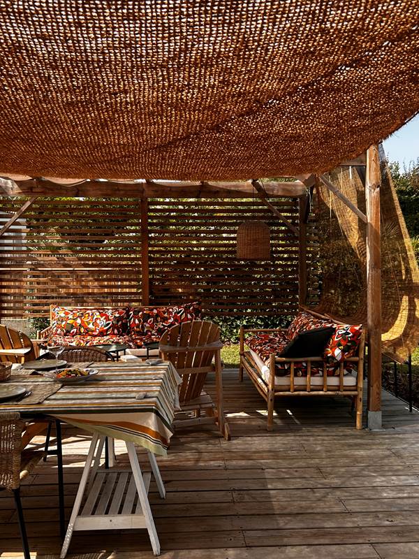 VUE TERRASSE ET TABLE-gallery-offer