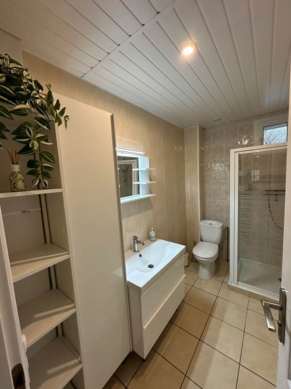 Salle de douche avec WC-gallery-offer