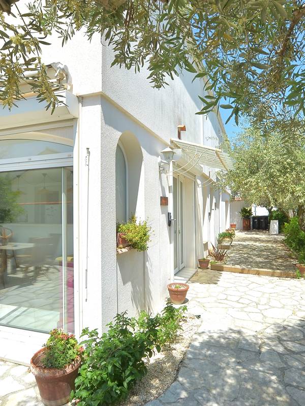 villa-les-salines-flamant-location-appartement-maison-vacances-grau-du-roi-jardin-proche-plage-gallery-offer