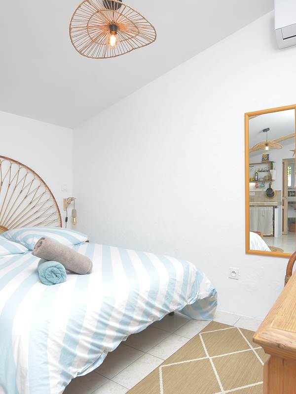 villa-les-salines-cabane-pêcheur-location-appartement-maison-vacances-grau-du-roi-jardin-proche-plage-grande-capacité-couchages-gallery-offer