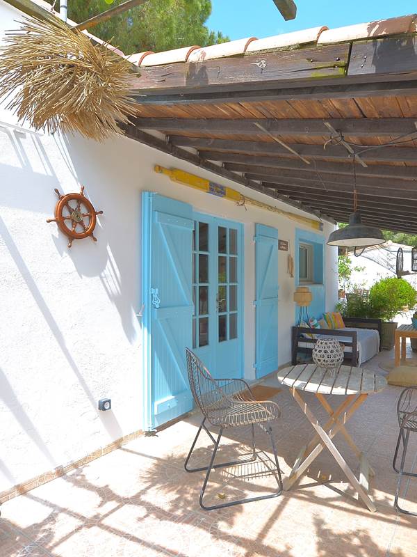 villa-les-salines-cabane-pêcheur-location-appartement-maison-vacances-grau-du-roi-jardin-proche-plage-grande-capacité-couchages-gallery-offer