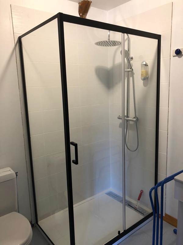 Chambre familiale - Salle d'eau-gallery-offer