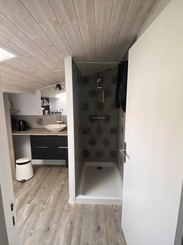 SALLE D'EAU PARTAGEE  CHAMBRE  SOLEIL-gallery-offer