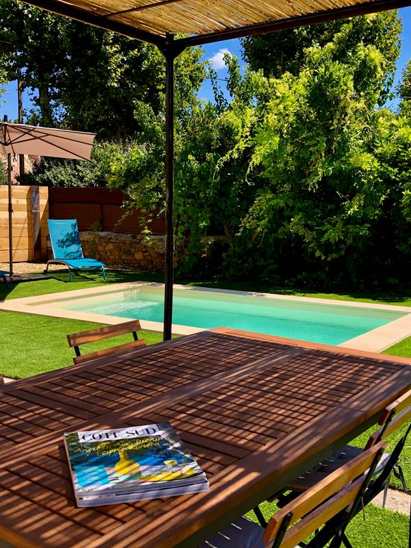 Coin repas au bord de la piscine privée-img-gallery-solo