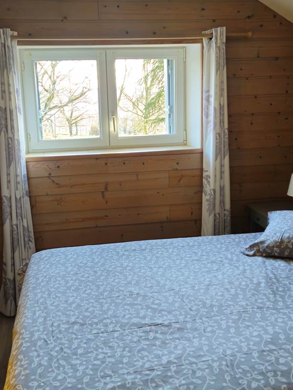 Chambre 1 vue sur le jardin arboré-gallery-offer