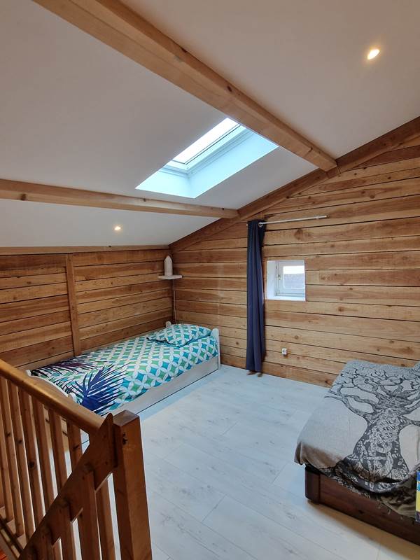 chambre 2 mansardée avec lit 1 place et canapé lit 2 places-gallery-offer