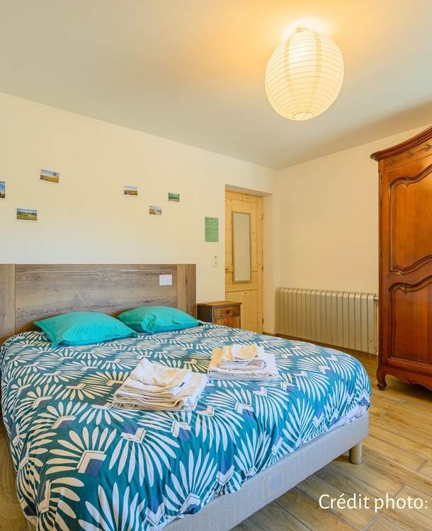 notre chambre avec son lit queen size crédit photo :Thibaut Schenkel
