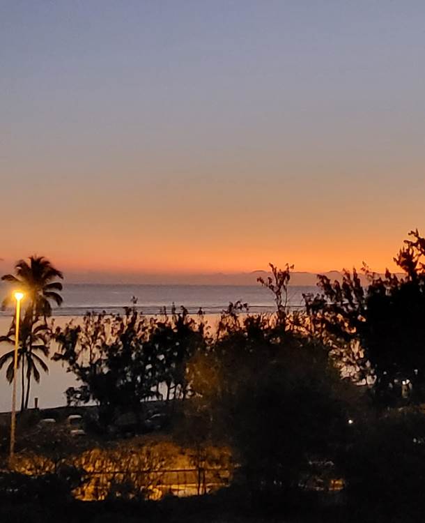 Vue sur la plage de Trou d'eau de nuit