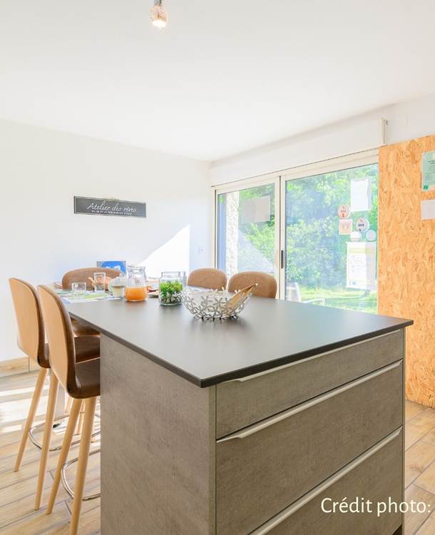 espace cuisine où vous sera servi le petit déjeuner crédit photo : Thibaut Schenkel