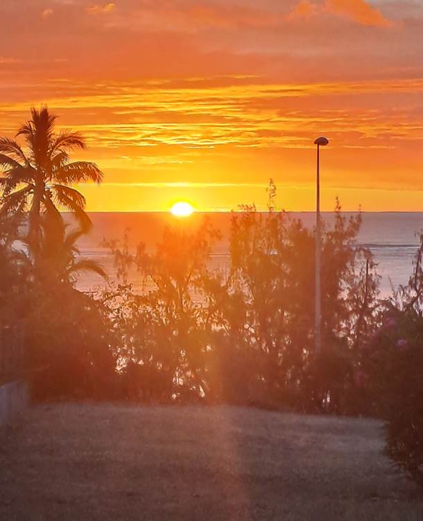 coucher de soleil à Trou d'eau vue du jardin