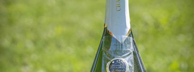 Champagne Millésimé "Le relais des deux tous" avec capsule de collection
