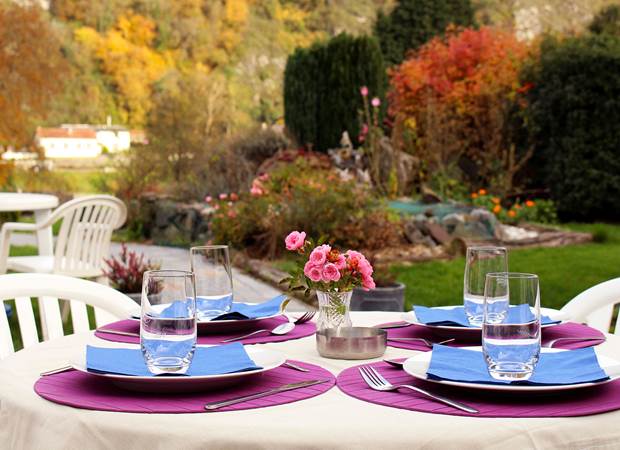 Petit déjeuner sur la terrasse, bon appétit !