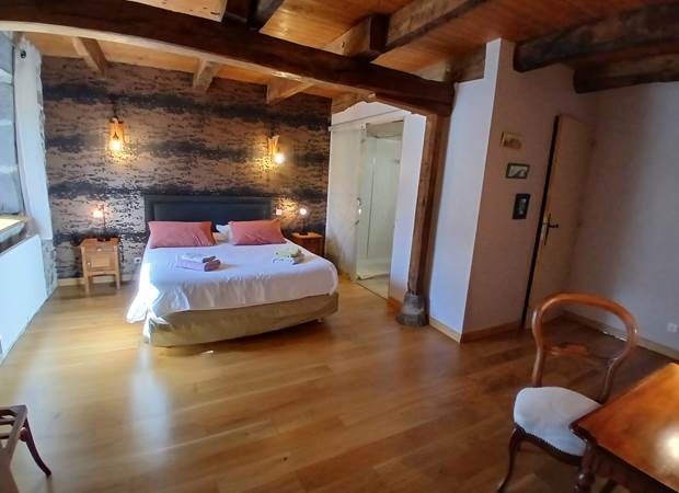 Chambre Terre — une ambiance douce et naturelle, inspirée des matières brutes et des couleurs minérales