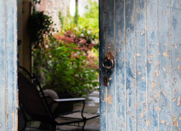 entree-maison-dhotes-jardin-terrasse-charme-honfleur-calvados-normandie