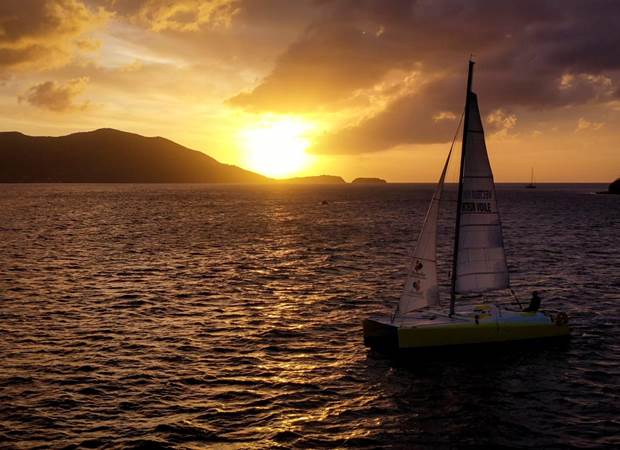 balade-catamaran-coucher-de-soleil-terre-de-haut