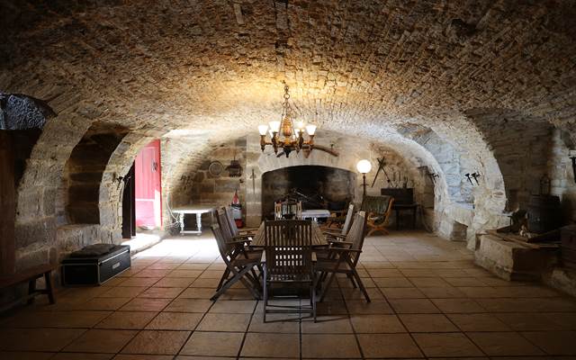 Chateau de Saint Chamarand, salle voutee, salle des gardes (3)