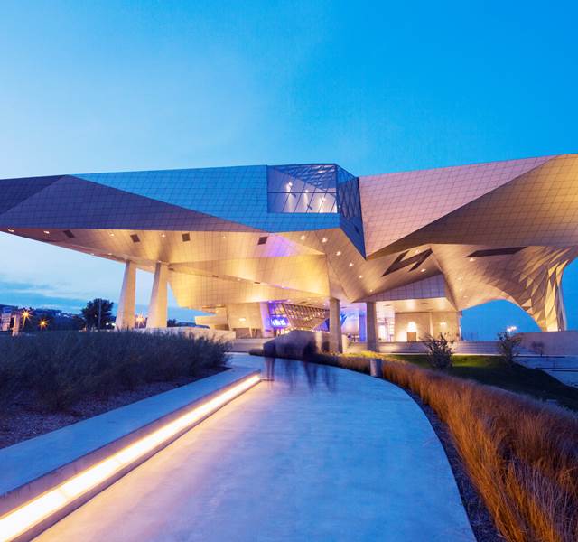 Musée des Confluences  2-img-around