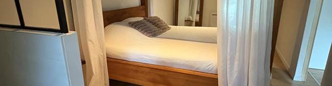 suite-parentale-baldaquin-la-julienne-bournezeau-vendee-romantique-nature.jpg