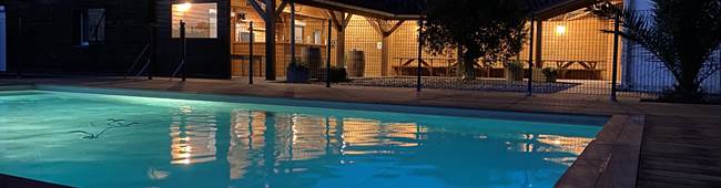 vue de nuit depuis la piscine
