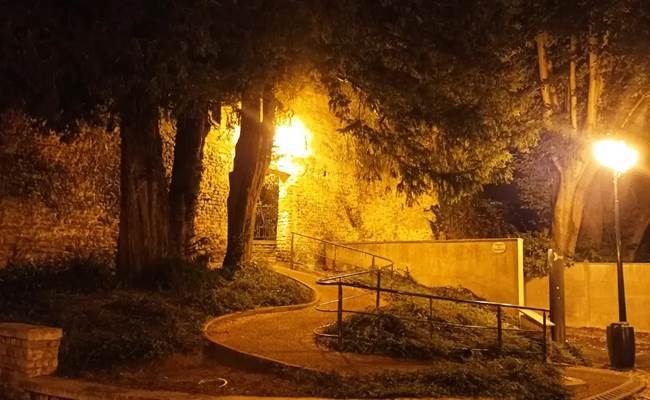 bayeux by night