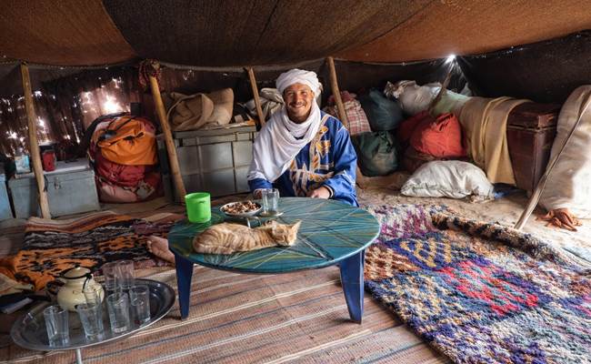 Un moment de partage et de convivialité dans le campement